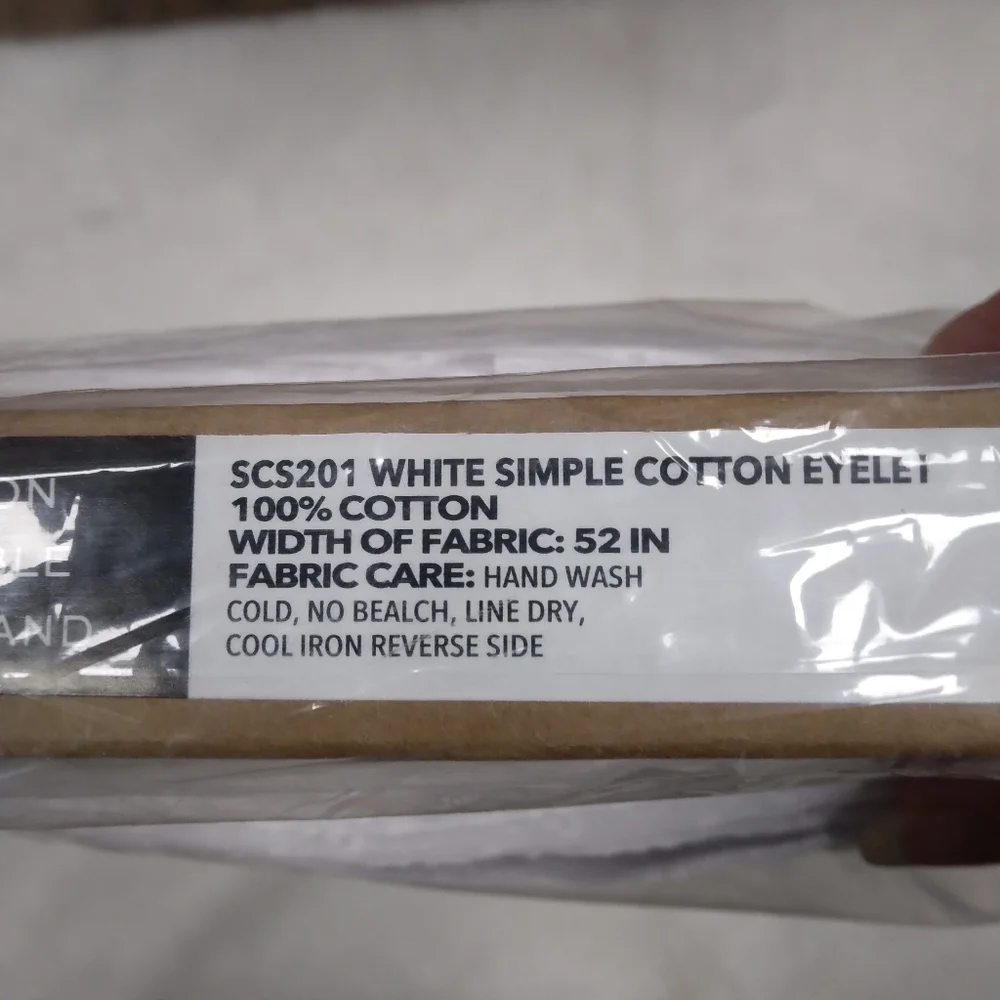 FABRIC Draper James White Simple Cotton Eyelet Sealed Bolt 8 Yds X 52 In